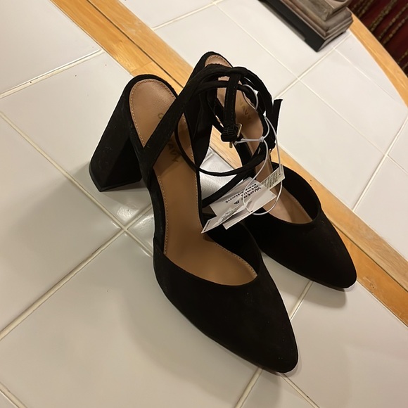 Old navy faux suede strappy ankle closed toe heels black 7 - Picture 2 of 4
